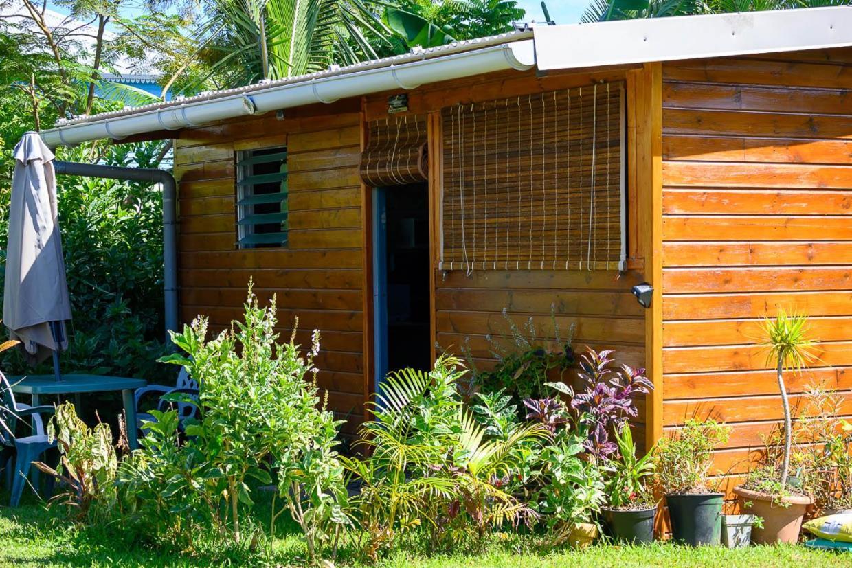 Les Bungalows Meubles Du Pharest Sainte-Suzanne Exterior photo